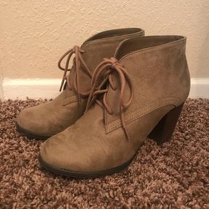✨SALE✨ Attention Tan Suede Heeled Booties